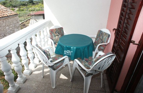 Punta Kriza Apartment | One bedroom apartment with balcony and sea view Punta križa, Cres (A-383-a)