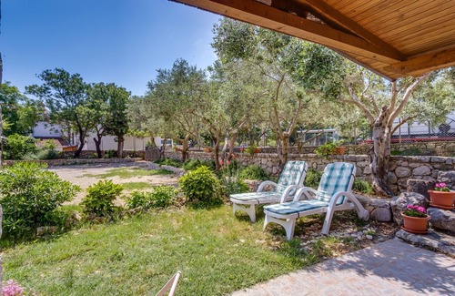 Punta Kriza Apartment | One bedroom apartment with terrace Punta križa, Cres (A-867-b)