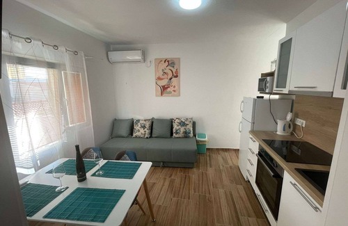 Metajna Apartment | One bedroom apartment with terrace and sea view Metajna, Pag (A-6498-d)