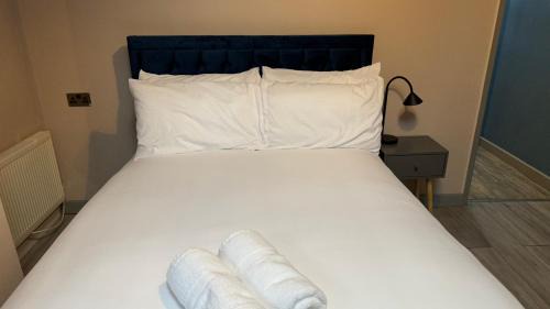 Walsall Apartment | One Bedroom Apartment in Walsall Sleeps 4 FREE WIFI By Villazu