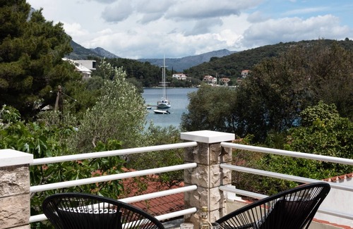 Cove Tri Zala (Zrnovo) Apartment | One bedroom apartment near beach Žrnovska Banja, Korčula (A-5203-c)