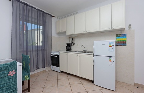 Rab Town Apartment | One bedroom apartment near beach Supetarska Draga - Gonar, Rab (A-18650-b)