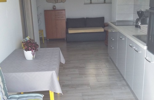 Rab Town Apartment | One bedroom apartment near beach Supetarska Draga - Gornja, Rab (A-2016-e)