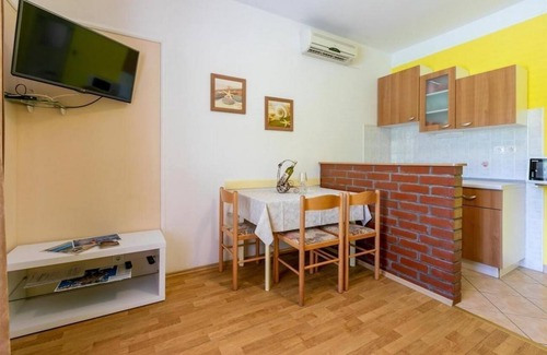 Lopar Apartment | One bedroom apartment with terrace Lopar, Rab (A-18388-b)
