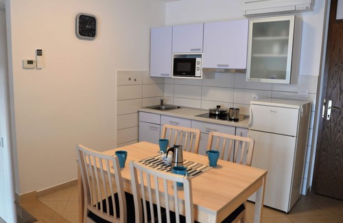 Cres Apartment | One bedroom apartment with terrace and sea view Cres (A-7876-b)