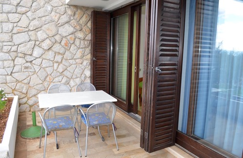 Cres Apartment | One bedroom apartment with terrace and sea view Cres (A-7876-b)