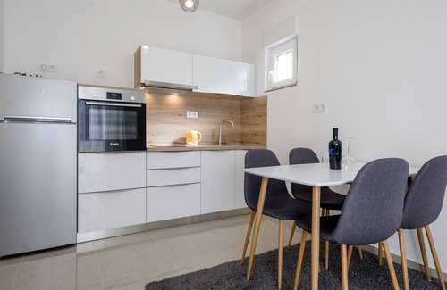 Palit Apartment | One bedroom apartment with terrace Palit, Rab (A-4971-d)