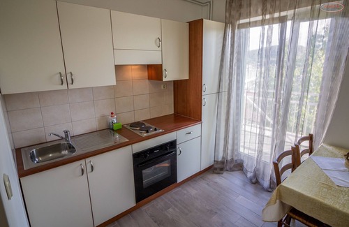 Rab Town Apartment | One bedroom apartment with balcony and sea view Supetarska Draga - Gornja, Rab (A-21380-a)