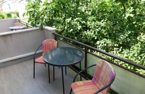 Banjol Apartment | One bedroom apartment with balcony Banjol, Rab (A-22362-d)