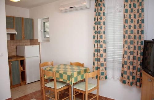 Rab Apartment | One bedroom apartment with terrace Banjol, Rab (A-4956-b)