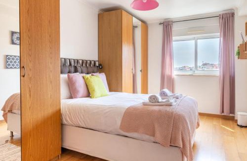 Beato Apartment | One Bedroom Apartment with Stunning River Views and Private Rooftop!