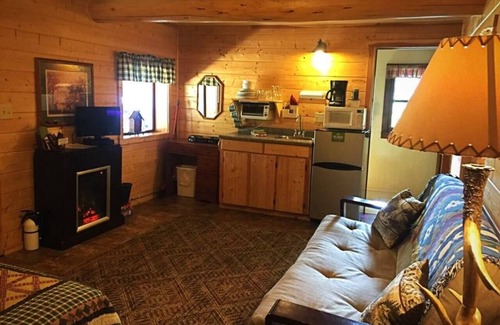 Rapid City Cabin | One Bedroom Cabin near Mount Rushmore