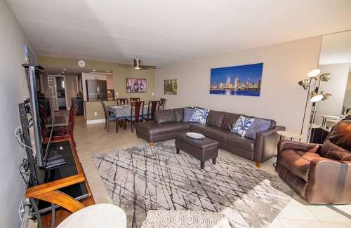 Pacific Beach Condo | ONE BEDROOM CONDO 711