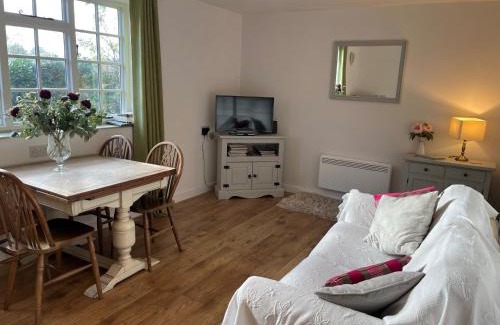 Tring House | One Bedroom cottage retreat Loxley Barn