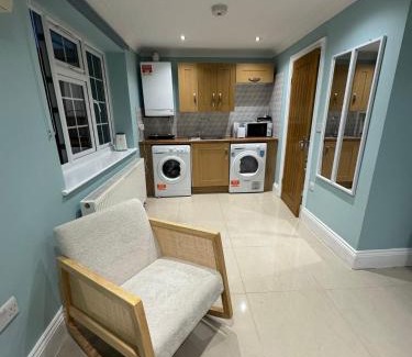 Hanger Hill Apartment | One bedroom flat park avenue
