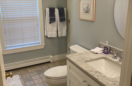 Nantucket Town House | One Bedroom Suite - 2 Twin Beds