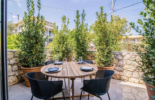 Episkopos House | One-Bedroom Suite Garden View