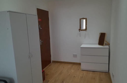 Greenford Broadway Apartment | One double bed room in Service apartment - Next to Sudbury hill tube station - Wembley London