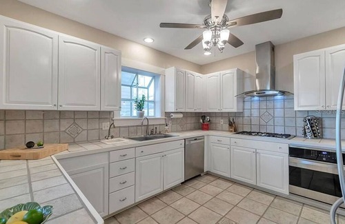 Historic Old Northeast Apartment | ONE Inn and Suites Walnut Room