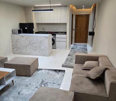 Al-Basatin Apartment | ONE KATaMEYA شقة لك بالكامل غرفة باثنان سرير وريسبشن و مطبخ مجهز و حمام تراس