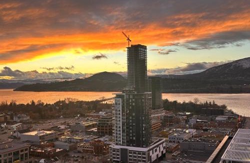 Downtown Kelowna Apartment | One Million-Dollar Vista Premium private ensuite Bedroom with Lake & City Views
