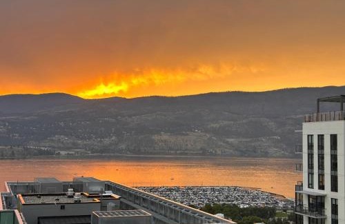 Downtown Kelowna Apartment | One Million-Dollar Vista Premium private ensuite Bedroom with Lake & City Views