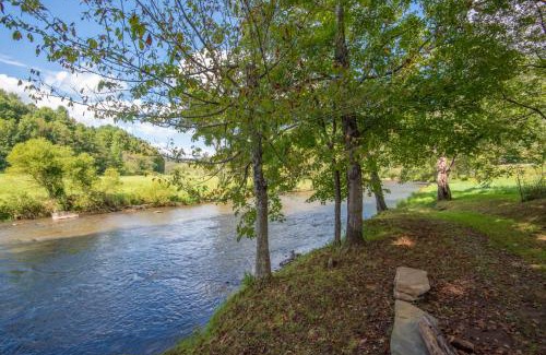 Warrensville House | One of a kind 3bd Cabin on the New River- Sleeps 6