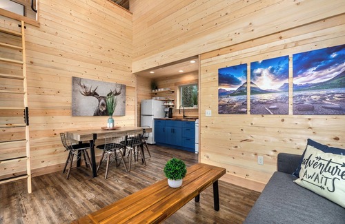 Polebridge Cabin | One of a kind views of Glacier National Park! Elkhorn Cabin at Thunderbird Ridge.