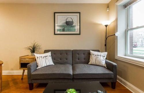 Belmont Cragin Apartment | ONE ROOM in AN APT HAVEN