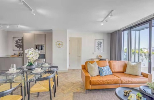 Greater Johannesburg Metropolitan Area Apartment | One Rosebank- 2 bed PentHause On Sixth