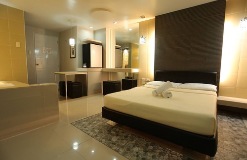 General Trias Hotel | One Serenata Hotel Bacao