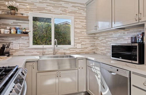 Carpinteria House | One Story Pool Home near Carpinteria Beach !