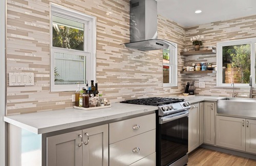 Carpinteria House | One Story Pool Home near Carpinteria Beach !