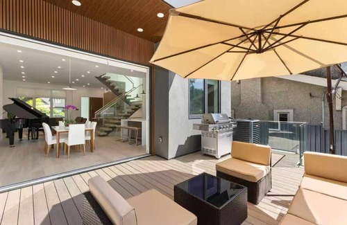 Dunbar House | One-year New Luxury House on Vancouver West Side