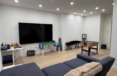 Dunbar House | One-year New Luxury House on Vancouver West Side