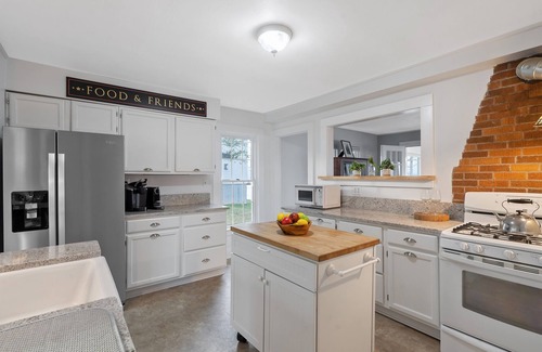 Cleveland House | Oneida Lakeside | Private Dock | Pet Friendly