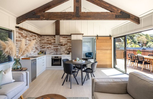 Onetangi Apartment | ONETANGI BEACH STAYS APARTMENT | Coast & Country |