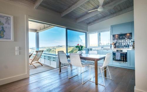 Waiheke Island House | Onetangi Belle - Coast & Country