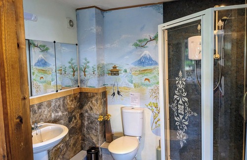 Fortrose Ski Chalet | Only 10 Second Walk to the Beach -Watch Dolphins from the comfort of the lodge.
