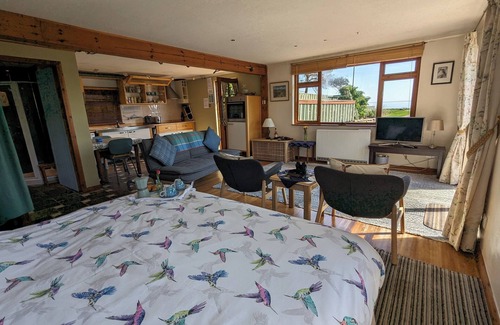 Fortrose Ski Chalet | Only 10 Second Walk to the Beach -Watch Dolphins from the comfort of the lodge.