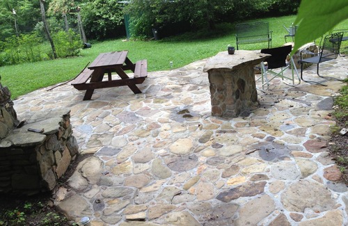 Bryson City House | Only 145, Eco-Friendly Cabin in country Bryson-Nantahala, CREEK, FIRE PIT, WIFI