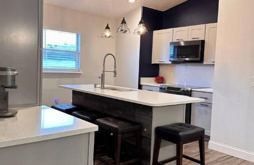 Clear Creek House | Only 15 min from Disney Huge yard, pool Heater, 5 bedrooms 3 bathrooms