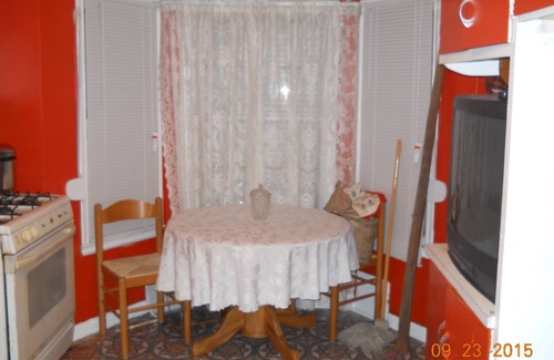 Detroit House | ONLY 6 MILES SOUTH of DOWNTOWN DETROIT!