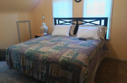 Detroit House | ONLY 6 MILES SOUTH of DOWNTOWN DETROIT!