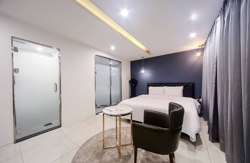 Daeyeon-dong Hotel | ONNA HOTEL