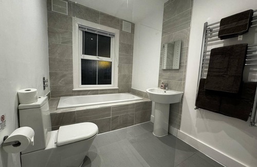 Brentwood Apartment | Onsite apartments in central Brentwood