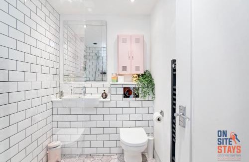 East Wickham House | OnSiteStays Welling, Modern 2 Bed House, Free Parking & Wifi