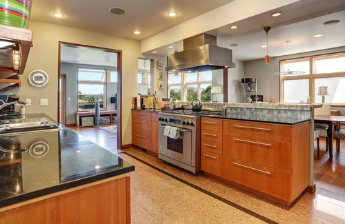 Phinney Ridge House | Open Floor Plan Home In Quiet Family Neighborhood in Phinney Ridge