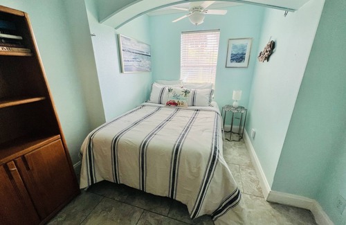 Villa Segunda House | Open, ground level bungalow-just minutes from the beach