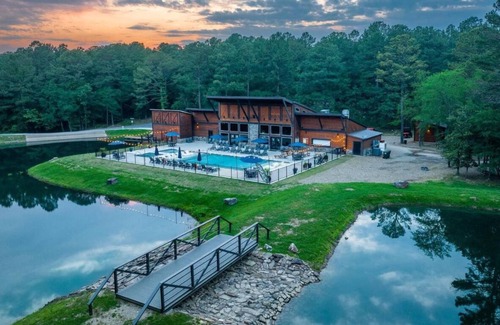 Broken Bow Cabin | Open layout vacation home with ping pong table and EV Charger